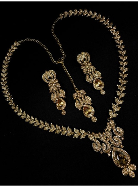 Stonestudded Jewelry Set